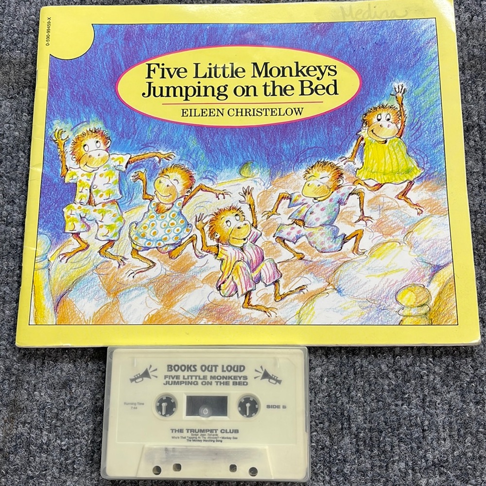 Five Little Monkeys Jumping on  the bed